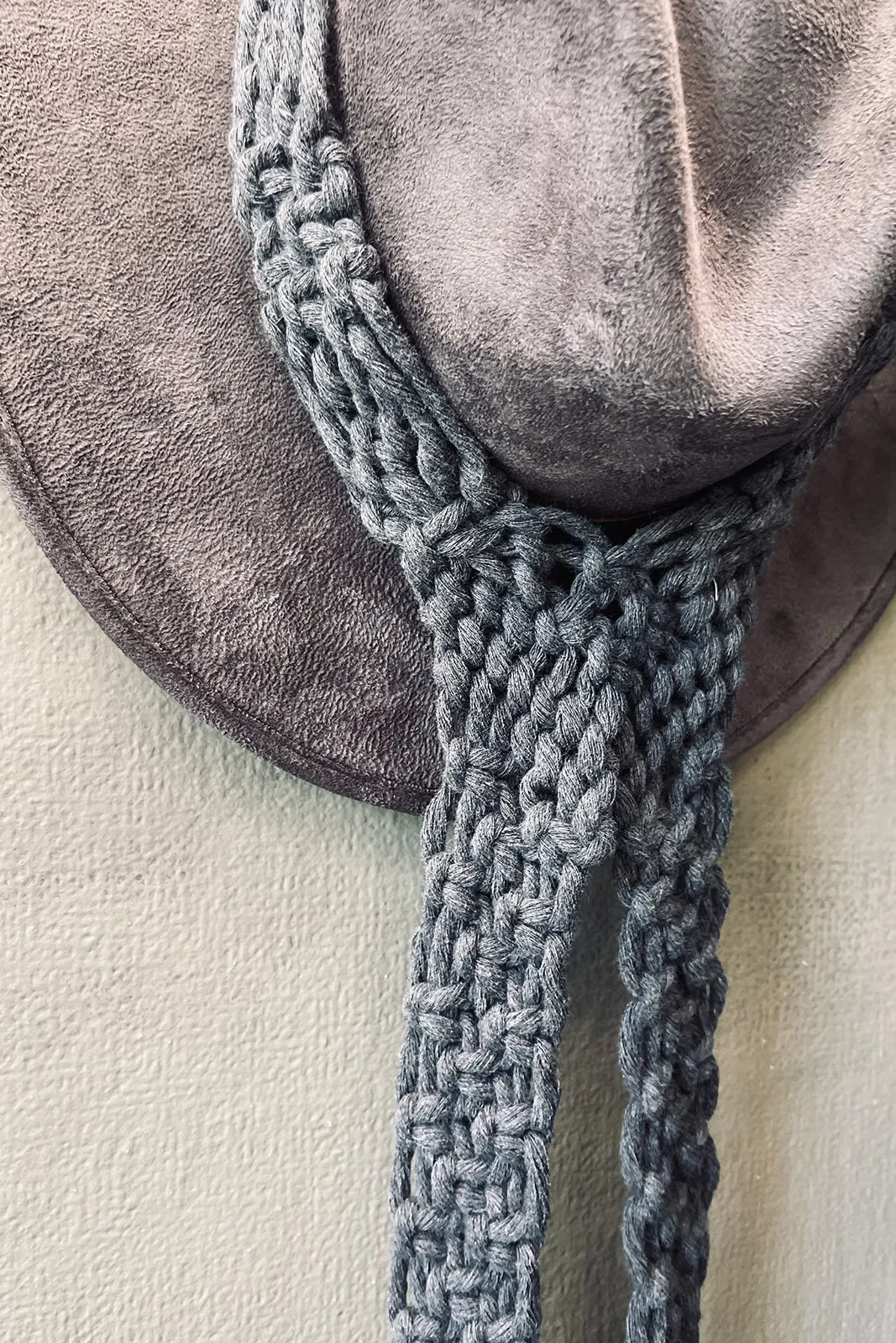 Macrame hat holder grey