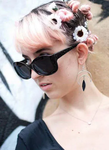 PEACHES Black Cat-Eye Sunglasses